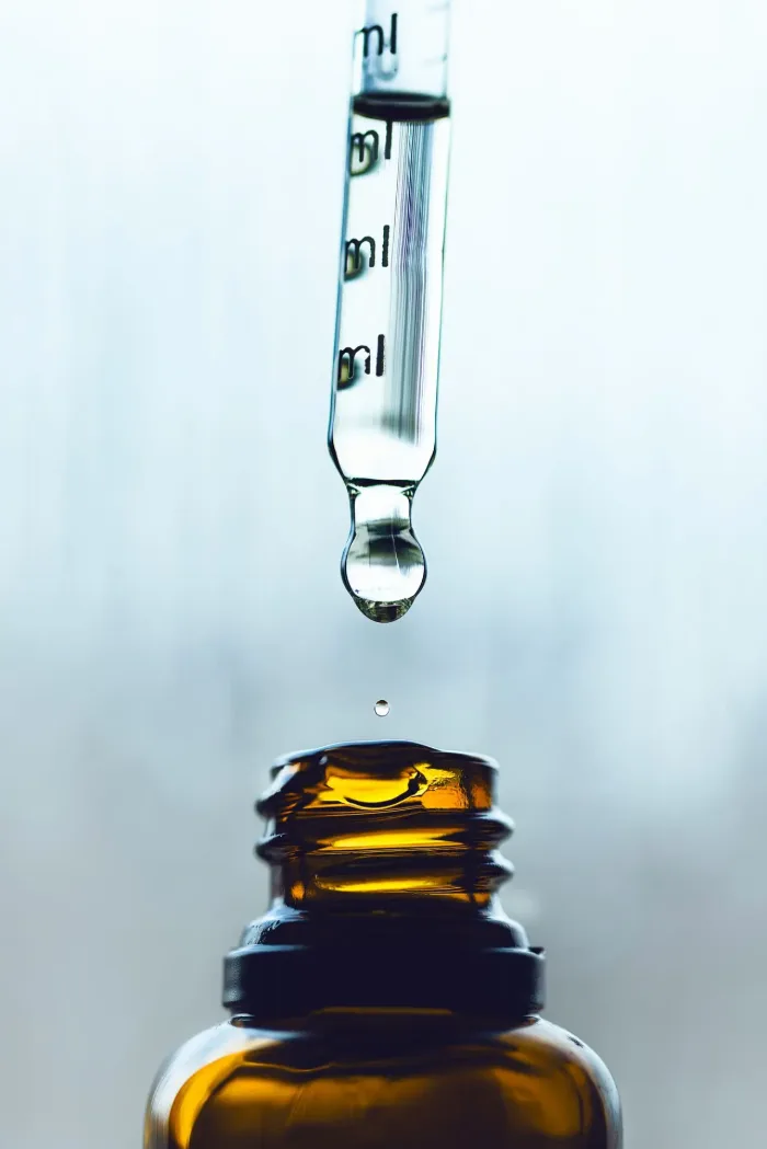 Pipette et flacon d’huile essentielle